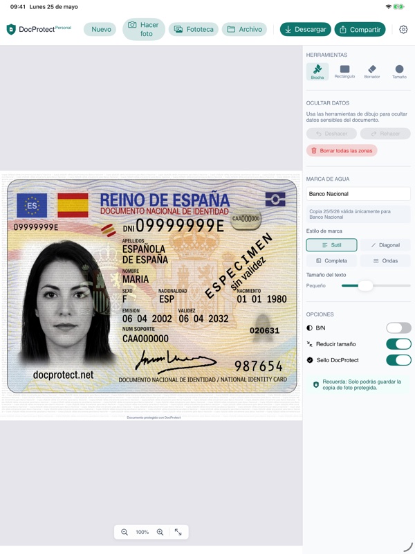 DocProtect en iPad con el documento a la izquierda y las herramientas de protección en la barra lateral